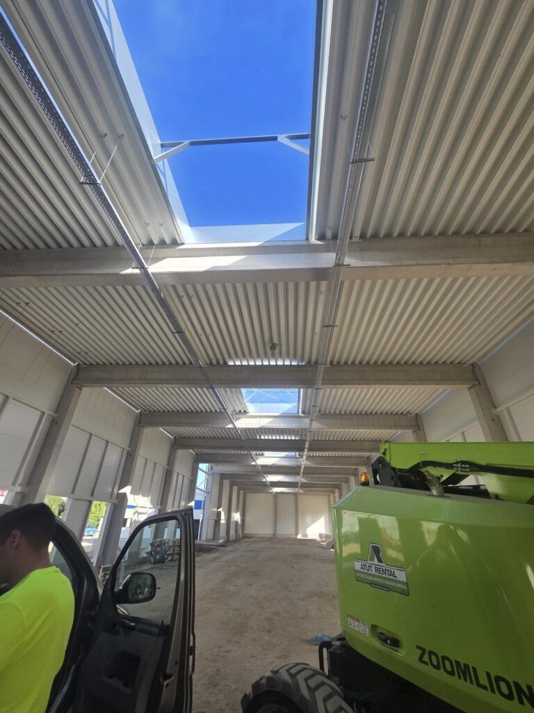 ASP elektro w trakcie pracy w siedzibie GLS Poland